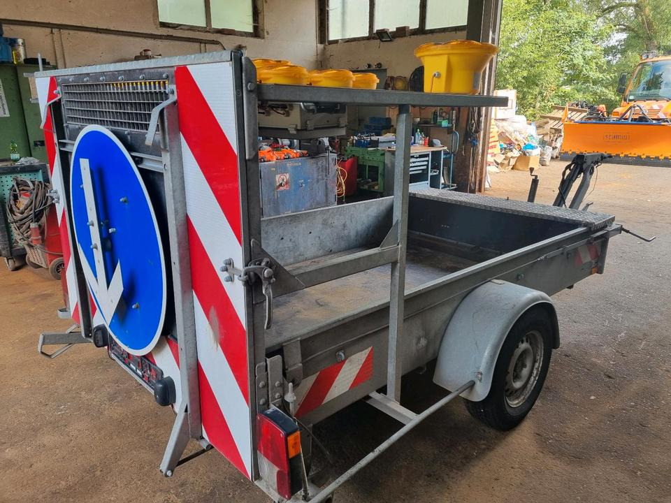 Mersch Absperrtafel Nissen VZ 616 B3 LED Ausführung Auffahrampe Verkehrsleittafel Verkehrsleitanhänger Verkehrssicherungsanhänger Horizont Trebbiner Verkehrssicherung Baustellenabsicherung Unimog Auto - Ремарке: снимка 2 Mersch Absperrtafel Nissen VZ 616 B3 LED Ausführung Auffahrampe Verkehrsleittafel Verkehrsleitanhänger Verkehrssicherungsanhänger Horizont Trebbiner Verkehrssicherung Baustellenabsicherung Unimog Auto - Ремарке: снимка 2