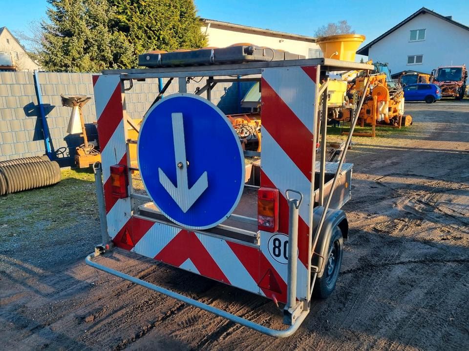Nissen Absperrtafel nach RSA VZ 616 Verkehrsleittafel Verkehrsleitanhänger Verkehrssicherungsanhänger Absperrwand Sperrwand Horizont Trebbiner - Ремарке: снимка 3 Nissen Absperrtafel nach RSA VZ 616 Verkehrsleittafel Verkehrsleitanhänger Verkehrssicherungsanhänger Absperrwand Sperrwand Horizont Trebbiner - Ремарке: снимка 3