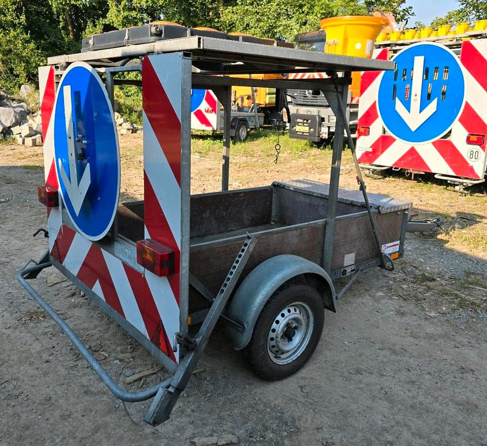 Nissen FAT Absperrtafel VZ616 Fahrbare Verkehrsleittafel Verkehrssicherungsanhänger Verkehrsleitanhänger Trebbiner Horizont Sperrwand - Ремарке: снимка 2 Nissen FAT Absperrtafel VZ616 Fahrbare Verkehrsleittafel Verkehrssicherungsanhänger Verkehrsleitanhänger Trebbiner Horizont Sperrwand - Ремарке: снимка 2
