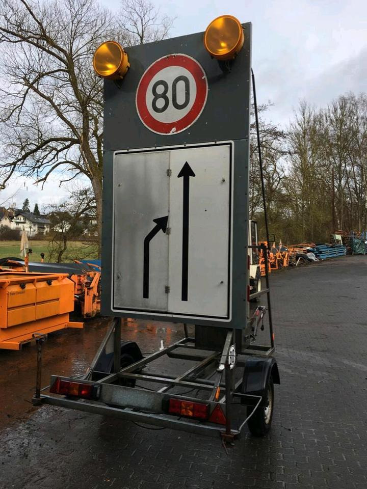 Nissen Vorwarntafel VLT Warntafel Verkehrsleittafel Verkehrsleitanhänger Verkehrssicherungsanhänger Absperrtafel Sperrwand Horizont VWT E Trebbiner - Ремарке: снимка 5 Nissen Vorwarntafel VLT Warntafel Verkehrsleittafel Verkehrsleitanhänger Verkehrssicherungsanhänger Absperrtafel Sperrwand Horizont VWT E Trebbiner - Ремарке: снимка 5