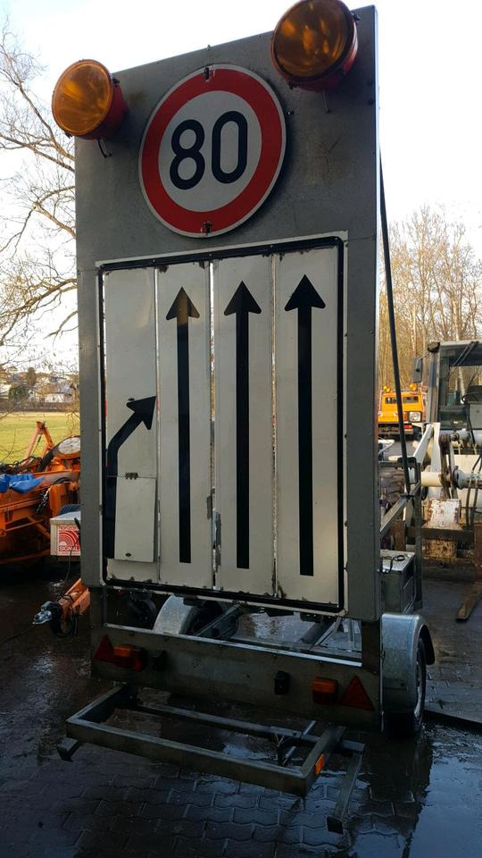 Nissen Vorwarntafel VLT Warntafel Verkehrsleittafel Verkehrsleitanhänger Verkehrssicherungsanhänger Absperrtafel Sperrwand Horizont VWT E Trebbiner - Ремарке: снимка 2 Nissen Vorwarntafel VLT Warntafel Verkehrsleittafel Verkehrsleitanhänger Verkehrssicherungsanhänger Absperrtafel Sperrwand Horizont VWT E Trebbiner - Ремарке: снимка 2