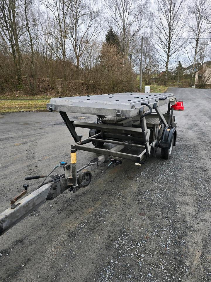 Trebbiner 5-farbig Horizont VWT Verkehrsleittafel Verkehrswarnanhänger Verkehrsleitanhänger Verkehrssicherungsanhänger Nissen Absperrtafel - Ремарке: снимка 5 Trebbiner 5-farbig Horizont VWT Verkehrsleittafel Verkehrswarnanhänger Verkehrsleitanhänger Verkehrssicherungsanhänger Nissen Absperrtafel - Ремарке: снимка 5