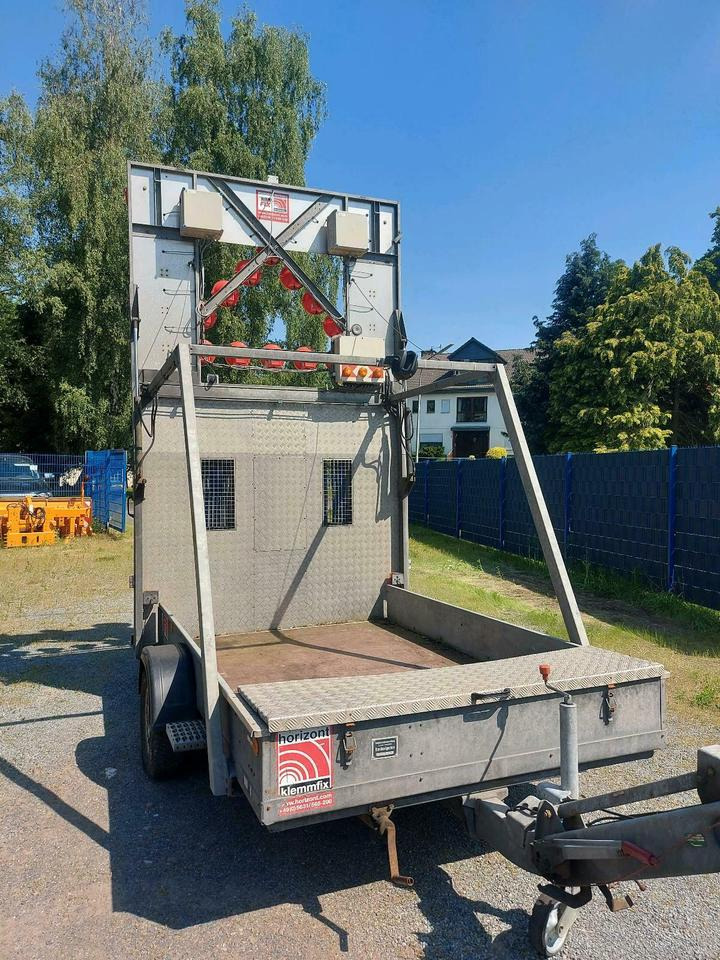 Trebbiner Absperrtafel AMD Verkehrsleittafel Vz616 - Ремарке: снимка 4 Trebbiner Absperrtafel AMD Verkehrsleittafel Vz616 - Ремарке: снимка 4
