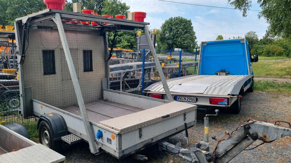 Trebbiner Absperrtafel VZ616 LED Funkwarnmeldeanlage Absperrtafel Sperrwand Verkehrsleittafel Verkehrsleitanhänger Verkehrssicherungsanhänger Leitanhänger Leittafel Verkehrssicherung Nissen Horizont - Ремарке: снимка 2 Trebbiner Absperrtafel VZ616 LED Funkwarnmeldeanlage Absperrtafel Sperrwand Verkehrsleittafel Verkehrsleitanhänger Verkehrssicherungsanhänger Leitanhänger Leittafel Verkehrssicherung Nissen Horizont - Ремарке: снимка 2