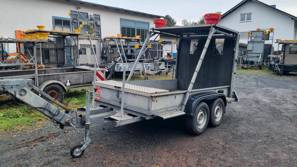 Trebbiner FAZ LRF FAT Absperrtafel Fahrbare Sperrwand Verkehrsleittafel Verkehrsleitanhänger Verkehrssicherungsanhänger - Ремарке: снимка 1 Trebbiner FAZ LRF FAT Absperrtafel Fahrbare Sperrwand Verkehrsleittafel Verkehrsleitanhänger Verkehrssicherungsanhänger - Ремарке: снимка 1