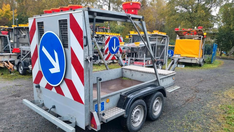 Trebbiner FAZ LRF FAT Absperrtafel Fahrbare Sperrwand Verkehrsleittafel Verkehrsleitanhänger Verkehrssicherungsanhänger - Ремарке: снимка 3 Trebbiner FAZ LRF FAT Absperrtafel Fahrbare Sperrwand Verkehrsleittafel Verkehrsleitanhänger Verkehrssicherungsanhänger - Ремарке: снимка 3