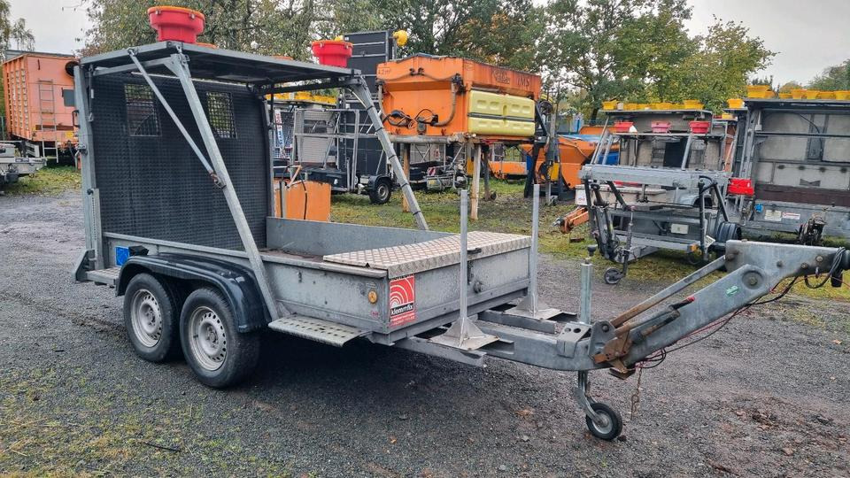 Trebbiner FAZ LRF FAT Absperrtafel Fahrbare Sperrwand Verkehrsleittafel Verkehrsleitanhänger Verkehrssicherungsanhänger - Ремарке: снимка 2 Trebbiner FAZ LRF FAT Absperrtafel Fahrbare Sperrwand Verkehrsleittafel Verkehrsleitanhänger Verkehrssicherungsanhänger - Ремарке: снимка 2