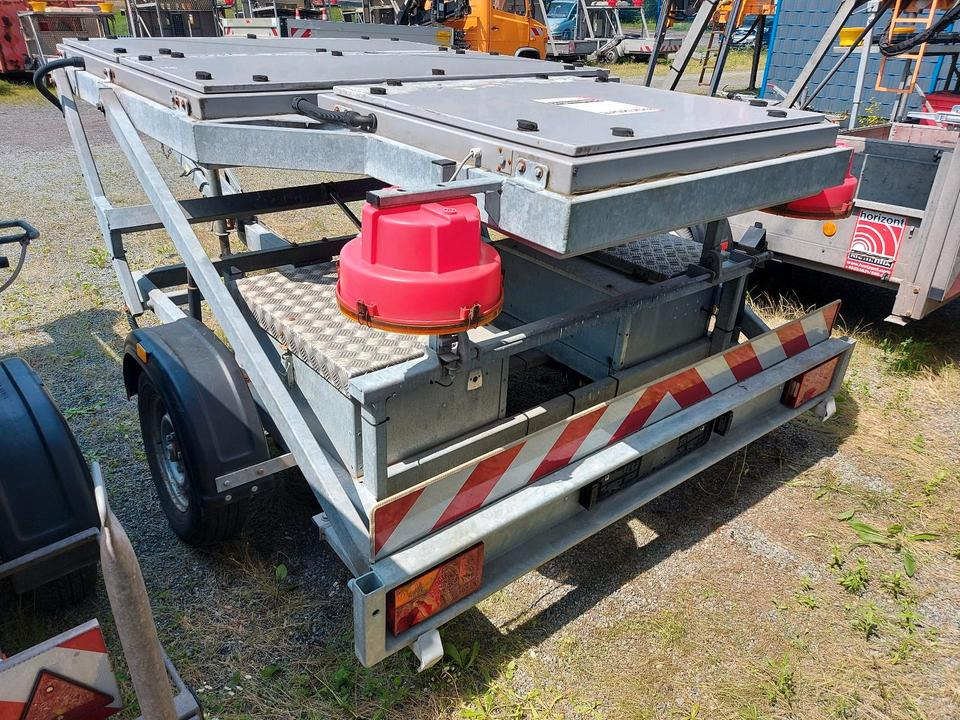 Trebbiner Horizont VWT E VLT Verkehrsleittafel Leittafel Sicherungsanhänger Verkehrsleitanhänger Verkehrssicherungsanhänger Absperrtafel Sperrwand Nissen Verkehrssicherung Vorwarner Vorwarntafel - Ремарке: снимка 4 Trebbiner Horizont VWT E VLT Verkehrsleittafel Leittafel Sicherungsanhänger Verkehrsleitanhänger Verkehrssicherungsanhänger Absperrtafel Sperrwand Nissen Verkehrssicherung Vorwarner Vorwarntafel - Ремарке: снимка 4