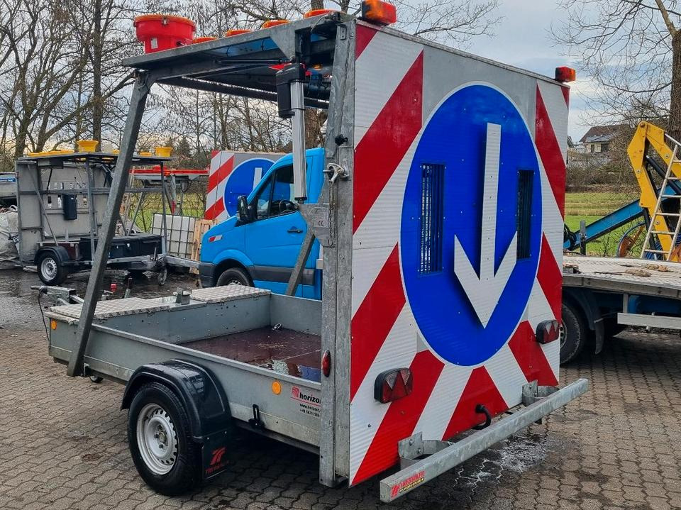 Trebbiner LED Absperrtafel 2019 FAT Sperrwand Verkehrsleittafel Verkehrsleitanhänger Verkehrssicherungsanhänger Leitanhänger VZ616 RSA21 - Ремарке: снимка 2 Trebbiner LED Absperrtafel 2019 FAT Sperrwand Verkehrsleittafel Verkehrsleitanhänger Verkehrssicherungsanhänger Leitanhänger VZ616 RSA21 - Ремарке: снимка 2