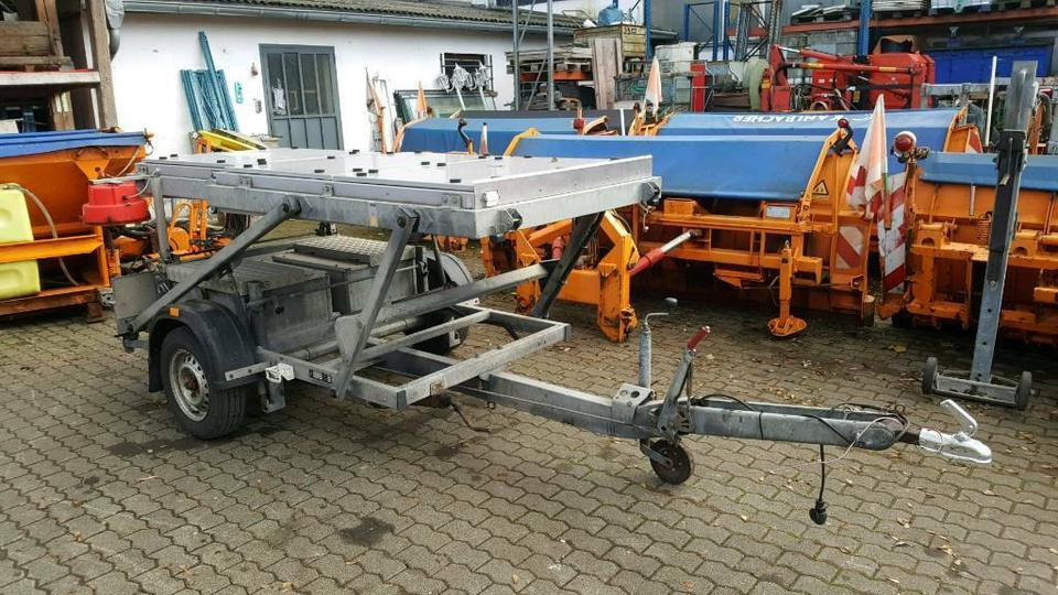 Verkehrsleitanhänger Mersch Nissen Trebbiner Horizont - Ремарке: снимка 2 Verkehrsleitanhänger Mersch Nissen Trebbiner Horizont - Ремарке: снимка 2