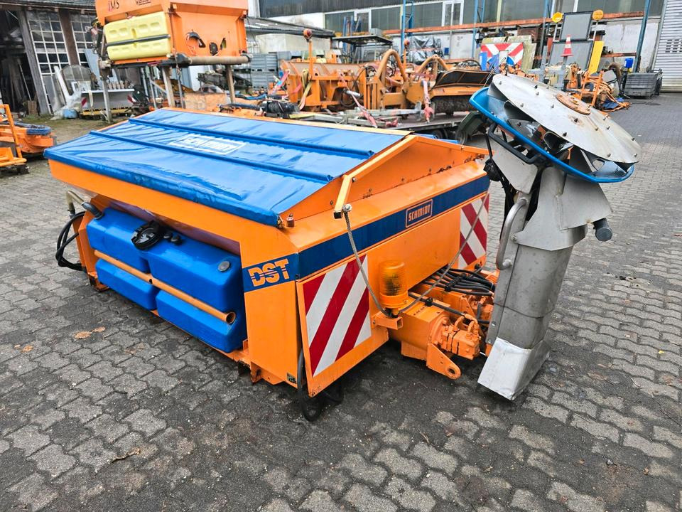 Schmidt DST25-FH 2-Kammer Salzstreuer Winterdienst Streuautomat Stratos SST MITOS Streusilo Solestreuer passend für UNIMOG 405/10 405/12 UGE UGN U300 400 500 530 430 318 423 - Машина за разпръскване на сол/ Пясък: снимка 1 Schmidt DST25-FH 2-Kammer Salzstreuer Winterdienst Streuautomat Stratos SST MITOS Streusilo Solestreuer passend für UNIMOG 405/10 405/12 UGE UGN U300 400 500 530 430 318 423 - Машина за разпръскване на сол/ Пясък: снимка 1