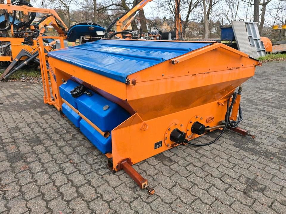 Schmidt DST25-FH 2-Kammer Salzstreuer Winterdienst Streuautomat Stratos SST MITOS Streusilo Solestreuer passend für UNIMOG 405/10 405/12 UGE UGN U300 400 500 530 430 318 423 - Машина за разпръскване на сол/ Пясък: снимка 2 Schmidt DST25-FH 2-Kammer Salzstreuer Winterdienst Streuautomat Stratos SST MITOS Streusilo Solestreuer passend für UNIMOG 405/10 405/12 UGE UGN U300 400 500 530 430 318 423 - Машина за разпръскване на сол/ Пясък: снимка 2