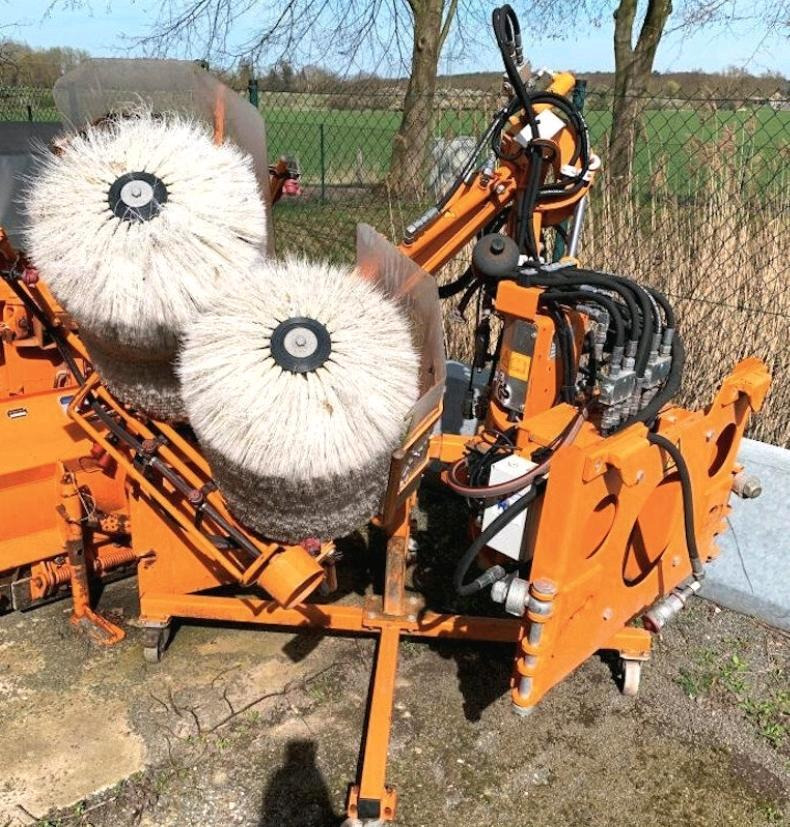 Schmidt RPS-H Leitpfostenwaschgerät für Unimog 405/10 405/12 U400 300 400 500 UGN UGE Mulag Mercedes-Benz 318 218 423 427 429 430 - Четка: снимка 3 Schmidt RPS-H Leitpfostenwaschgerät für Unimog 405/10 405/12 U400 300 400 500 UGN UGE Mulag Mercedes-Benz 318 218 423 427 429 430 - Четка: снимка 3