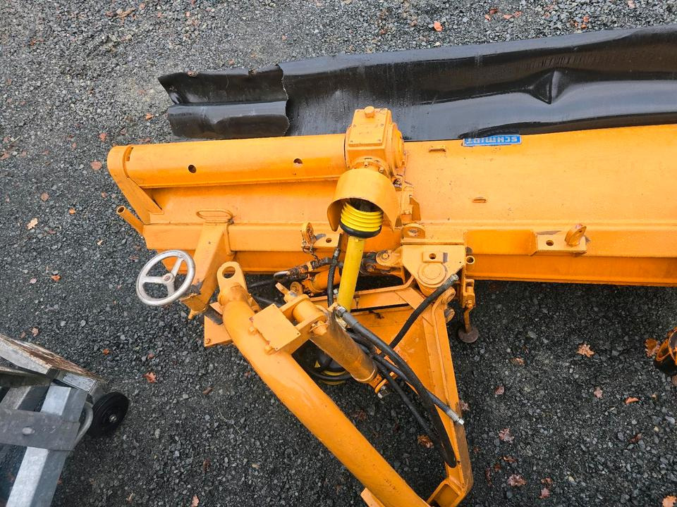 Schmidt VKS Kehrmaschine Straßenkehrmaschine Frontkehrmaschine Kehrbesen für Radlader Unimog Traktor - Четка: снимка 3 Schmidt VKS Kehrmaschine Straßenkehrmaschine Frontkehrmaschine Kehrbesen für Radlader Unimog Traktor - Четка: снимка 3