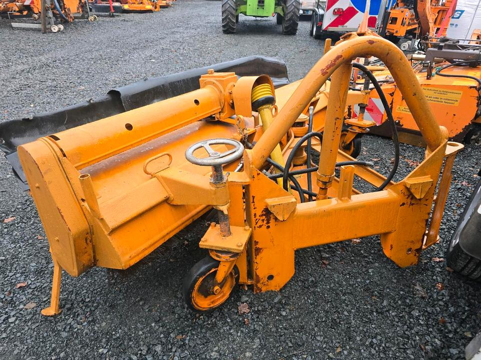 Schmidt VKS Kehrmaschine Straßenkehrmaschine Frontkehrmaschine Kehrbesen für Radlader Unimog Traktor - Четка: снимка 1 Schmidt VKS Kehrmaschine Straßenkehrmaschine Frontkehrmaschine Kehrbesen für Radlader Unimog Traktor - Четка: снимка 1