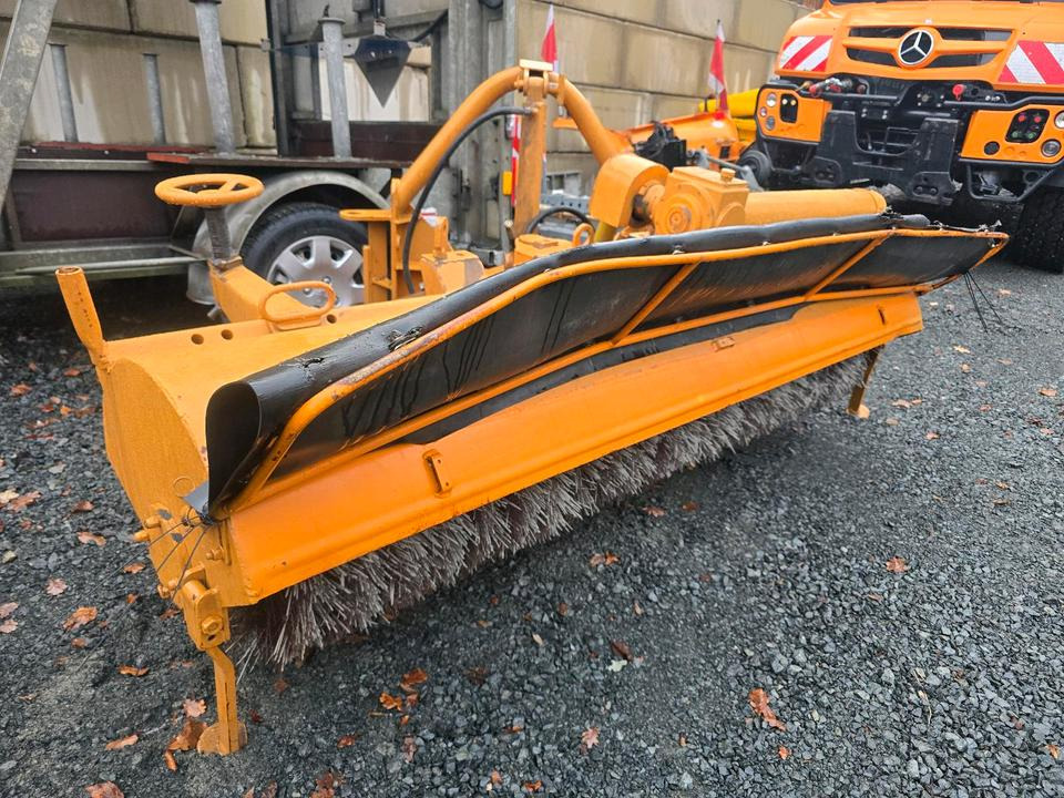 Schmidt VKS Kehrmaschine Straßenkehrmaschine Frontkehrmaschine Kehrbesen für Radlader Unimog Traktor - Четка: снимка 4 Schmidt VKS Kehrmaschine Straßenkehrmaschine Frontkehrmaschine Kehrbesen für Radlader Unimog Traktor - Четка: снимка 4