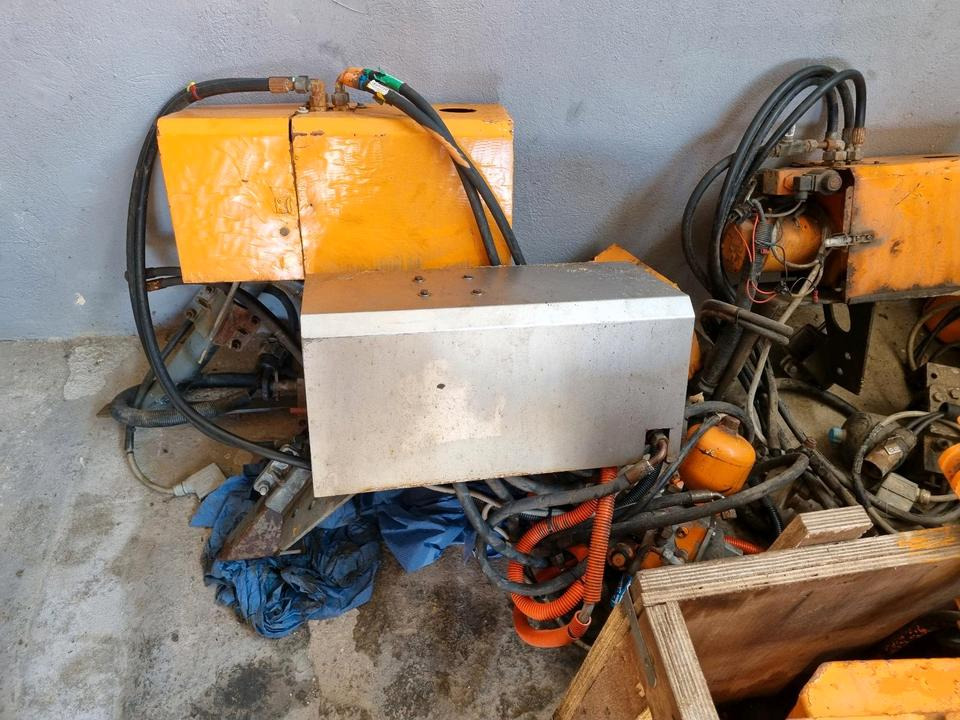 Schneepflughydraulik Schmidt Beilhack Elektrohydraulik Schneepflüge Schneeschild Schneeschieber LKW Unimog Bordcomputer Steuerung - Блок за управление за Комунална/ Специална техника: снимка 3 Schneepflughydraulik Schmidt Beilhack Elektrohydraulik Schneepflüge Schneeschild Schneeschieber LKW Unimog Bordcomputer Steuerung - Блок за управление за Комунална/ Специална техника: снимка 3
