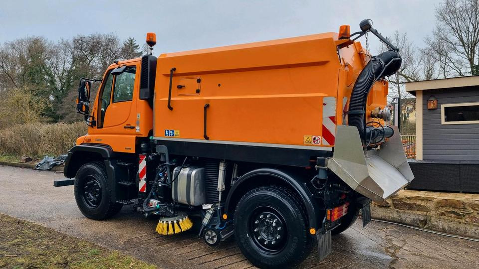 Unimog 9400km U400 405 Kehrmaschine SK 370 Schmidt Mercedes Benz Variopilot Kehraufbau Hydrostat 2011 Bluetec 5 - Мотометачна машина: снимка 3 Unimog 9400km U400 405 Kehrmaschine SK 370 Schmidt Mercedes Benz Variopilot Kehraufbau Hydrostat 2011 Bluetec 5 - Мотометачна машина: снимка 3