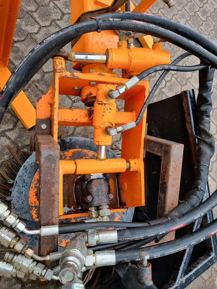 Wildkrautbürste passend für Multicar Tremo Ladog Mulag Unkrautbekämpfung Dücket Fiedler Wildkrautbesen Kehrmaschine Hansa Fendt unimog - Четка: снимка 4 Wildkrautbürste passend für Multicar Tremo Ladog Mulag Unkrautbekämpfung Dücket Fiedler Wildkrautbesen Kehrmaschine Hansa Fendt unimog - Четка: снимка 4