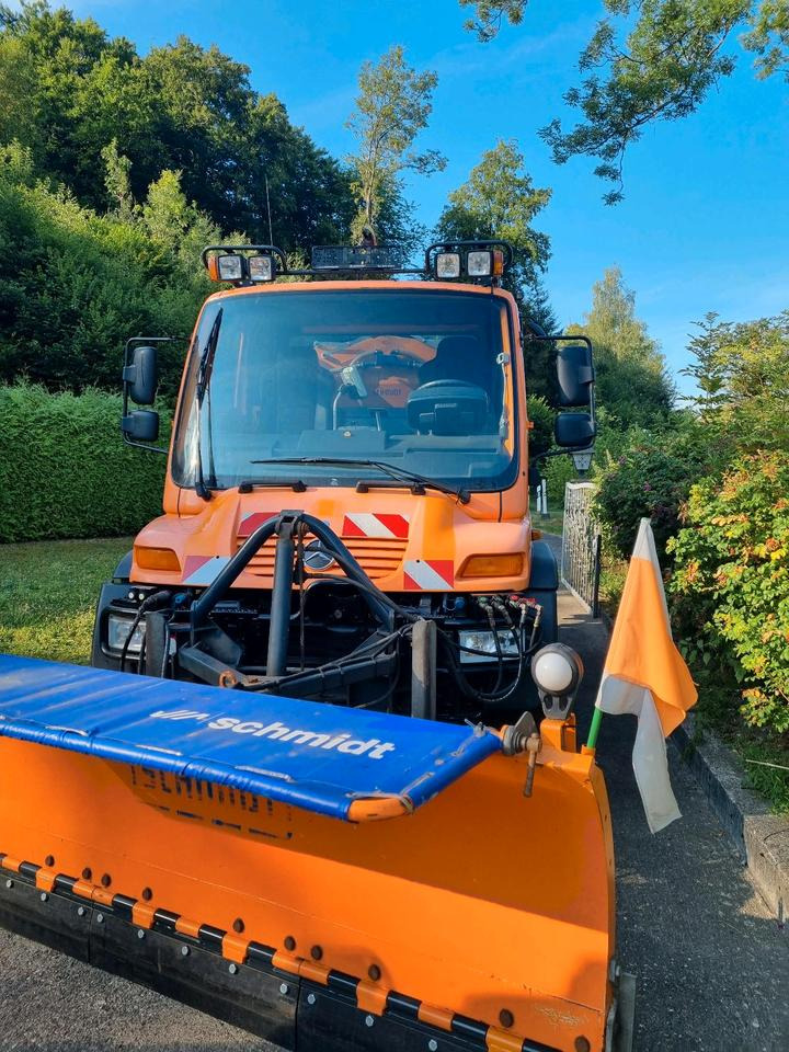 Zu Vermieten! Unimog 405 U400 Winterdienst Schmidt Schneepflug Schneeschild Salzstreuer Leasing Miete - Снегорин: снимка 3 Zu Vermieten! Unimog 405 U400 Winterdienst Schmidt Schneepflug Schneeschild Salzstreuer Leasing Miete - Снегорин: снимка 3