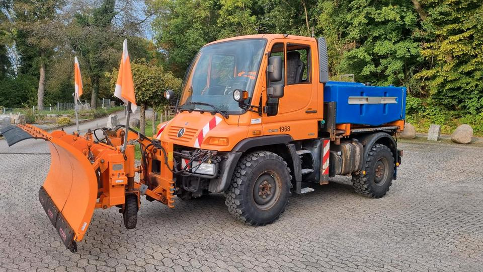 Zu Vermieten Unimog U 290 300 400 500 mit Winterdienstausstattung Schmidt Stratos Schneepflug Mercedes Benz - Снегорин: снимка 1 Zu Vermieten Unimog U 290 300 400 500 mit Winterdienstausstattung Schmidt Stratos Schneepflug Mercedes Benz - Снегорин: снимка 1