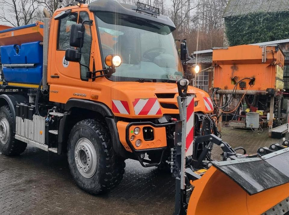 Zu vermieten Unimog 405 U427 Winterdienst Schmidt Salzstreuer 423 429 430 Mercedes Benz 318 527 Vermietung - Снегорин: снимка 4 Zu vermieten Unimog 405 U427 Winterdienst Schmidt Salzstreuer 423 429 430 Mercedes Benz 318 527 Vermietung - Снегорин: снимка 4
