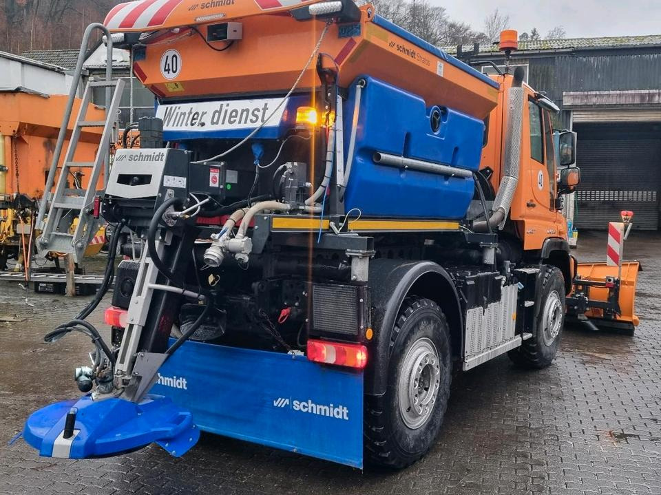 Zu vermieten Unimog 405 U427 Winterdienst Schmidt Salzstreuer 423 429 430 Mercedes Benz 318 527 Vermietung - Снегорин: снимка 3 Zu vermieten Unimog 405 U427 Winterdienst Schmidt Salzstreuer 423 429 430 Mercedes Benz 318 527 Vermietung - Снегорин: снимка 3
