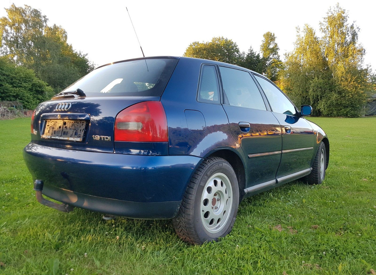 Audi A3 1.9TDI *4-TÜREN*KLIMAAUTOMATIK*AHK* - Седан: снимка 4 Audi A3 1.9TDI *4-TÜREN*KLIMAAUTOMATIK*AHK* - Седан: снимка 4