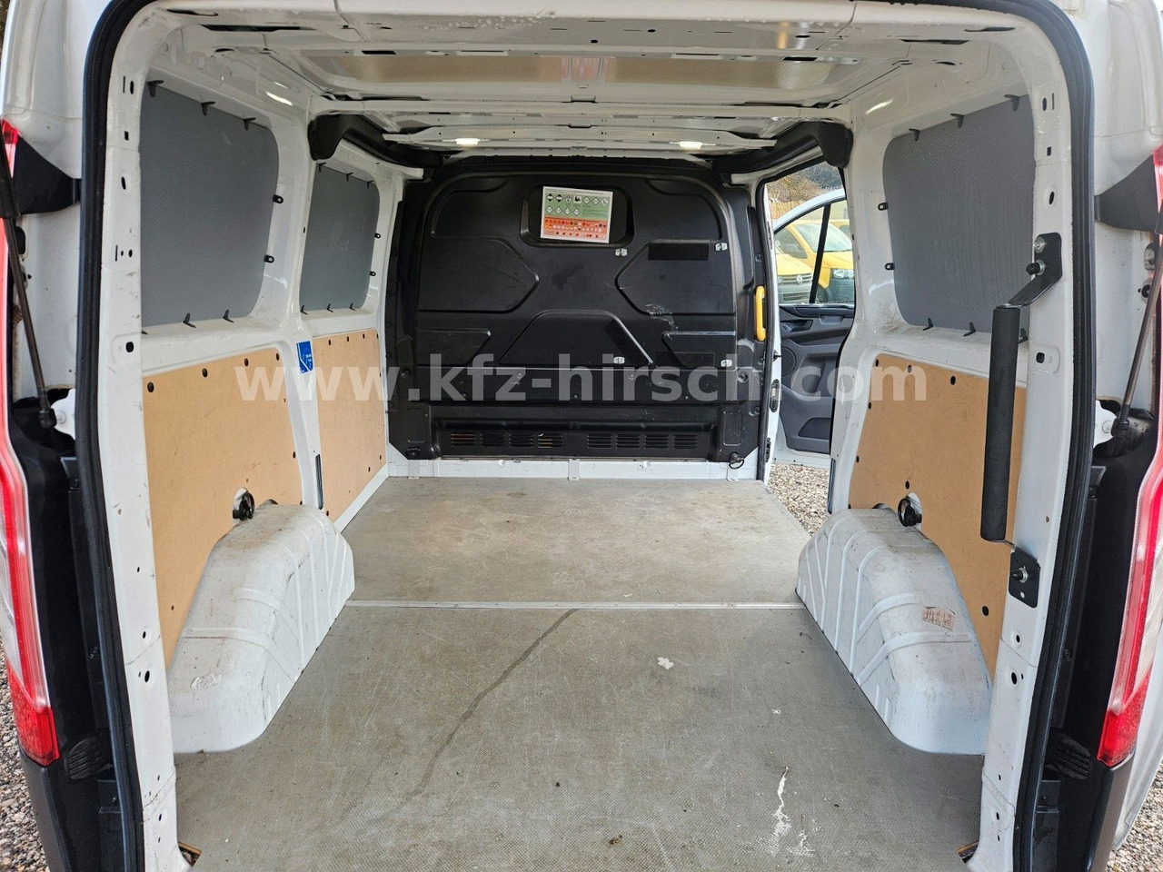 Ford Transit Custom Klima Sitzhzg Bluetooth Multi 1Hd - Товарен бус: снимка 3 Ford Transit Custom Klima Sitzhzg Bluetooth Multi 1Hd - Товарен бус: снимка 3