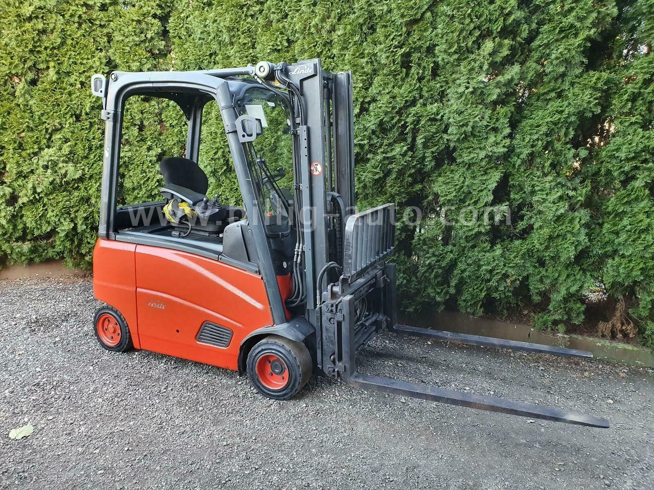 Linde E18 PH 4-Rad Seitenschieber*Zinkenverstellung* - Електрокар: снимка 5 Linde E18 PH 4-Rad Seitenschieber*Zinkenverstellung* - Електрокар: снимка 5