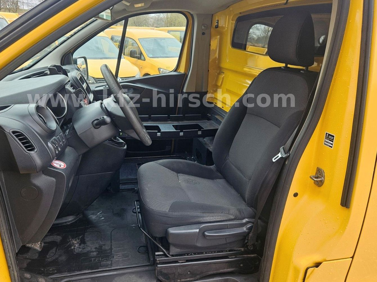 Малък ван Renault Trafic L2H1 MAXI LANG 2xSCHIEBETÜR LED Kamera E6: снимка 8 Малък ван Renault Trafic L2H1 MAXI LANG 2xSCHIEBETÜR LED Kamera E6: снимка 8