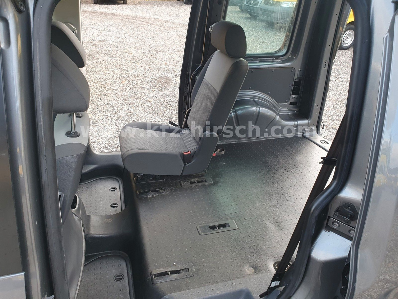 Лек автомобил Volkswagen Caddy 2.0TDI Temp Sithz NAVI Bluet. 2xSchiebetür: снимка 10