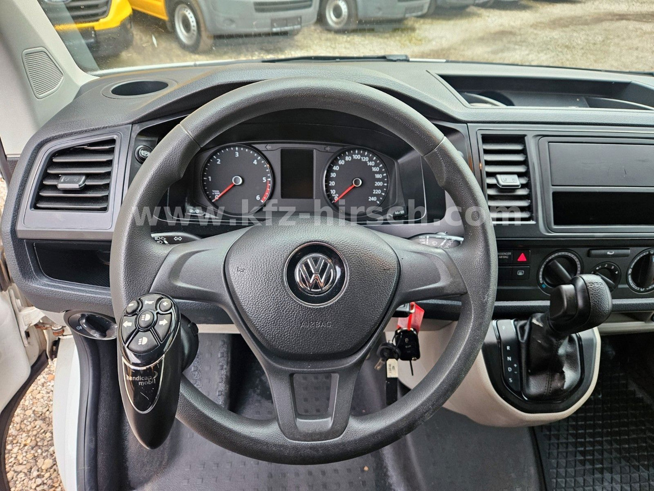 Volkswagen T6 Auto/ DSG Bott Sortimo Stdhzg Behindertenger. - Пътнически бус: снимка 3 Volkswagen T6 Auto/ DSG Bott Sortimo Stdhzg Behindertenger. - Пътнически бус: снимка 3