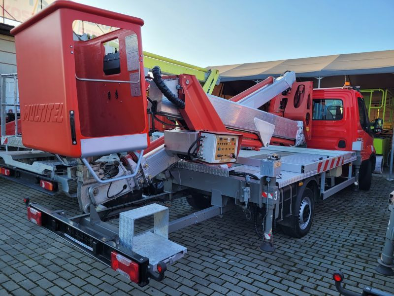 Iveco Daily 35S12 podnośnik koszowy 25 m Multitel MX250 - Автовишка: снимка 3 Iveco Daily 35S12 podnośnik koszowy 25 m Multitel MX250 - Автовишка: снимка 3