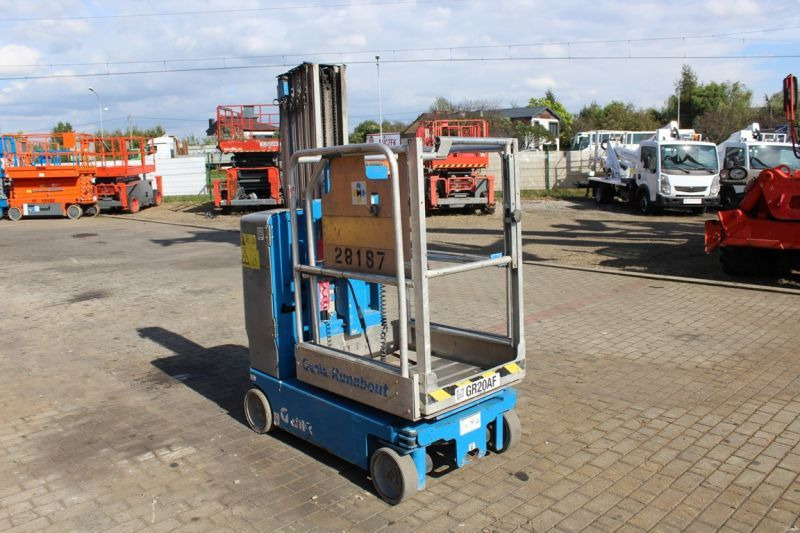Podnośnik koszowy masztowy elektryczny 8 m Genie GR20 - Вертикална работна платформа: снимка 2 Podnośnik koszowy masztowy elektryczny 8 m Genie GR20 - Вертикална работна платформа: снимка 2