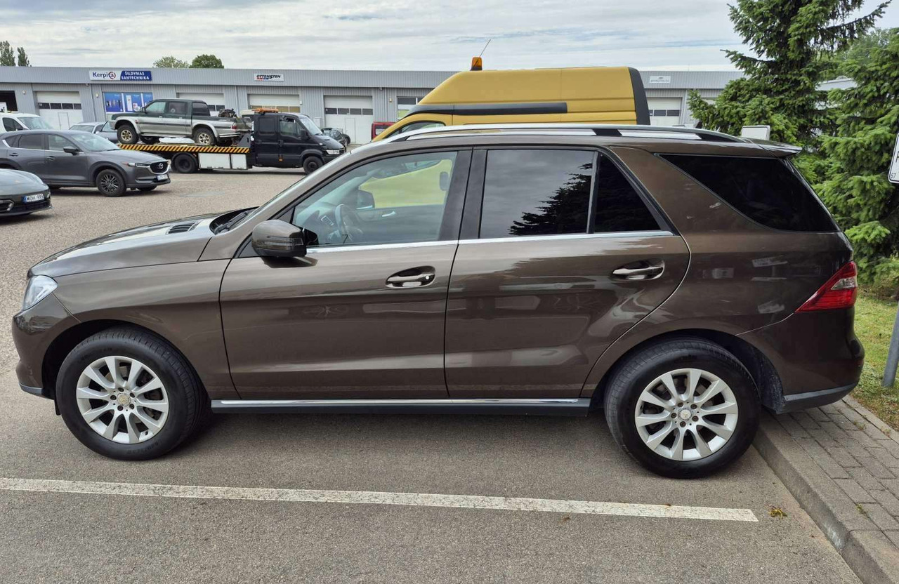 Mercedes-Benz ML350 - Джип: снимка 3 Mercedes-Benz ML350 - Джип: снимка 3