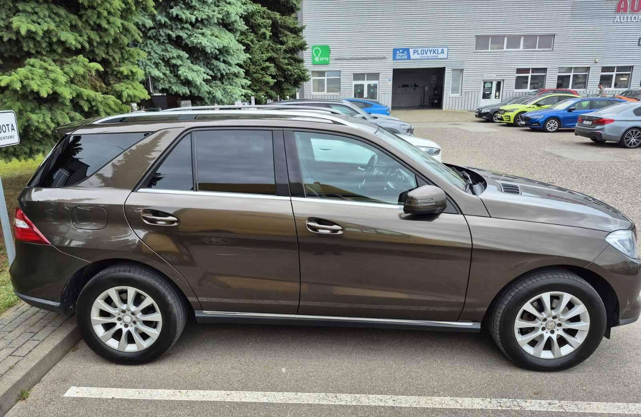 Mercedes-Benz ML350 - Джип: снимка 4 Mercedes-Benz ML350 - Джип: снимка 4