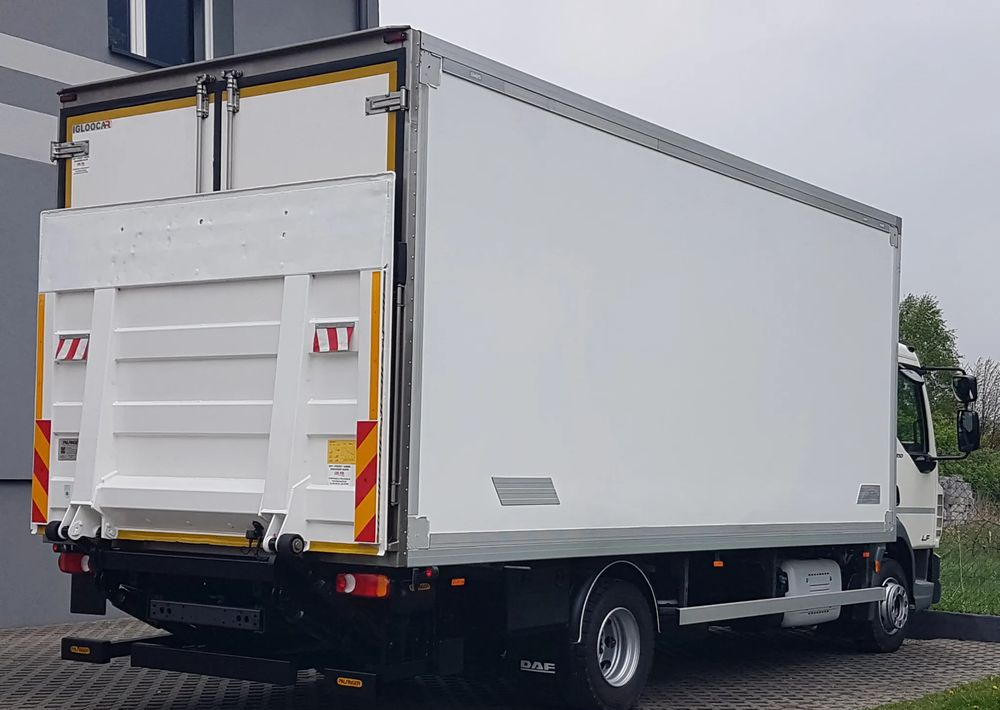 DAF 12T LF 210 WINDA CHŁODNIA 14EP 5,79x2,48x2,29 KLIMA AGREGAT - Рефрижератор камион: снимка 4 DAF 12T LF 210 WINDA CHŁODNIA 14EP 5,79x2,48x2,29 KLIMA AGREGAT - Рефрижератор камион: снимка 4