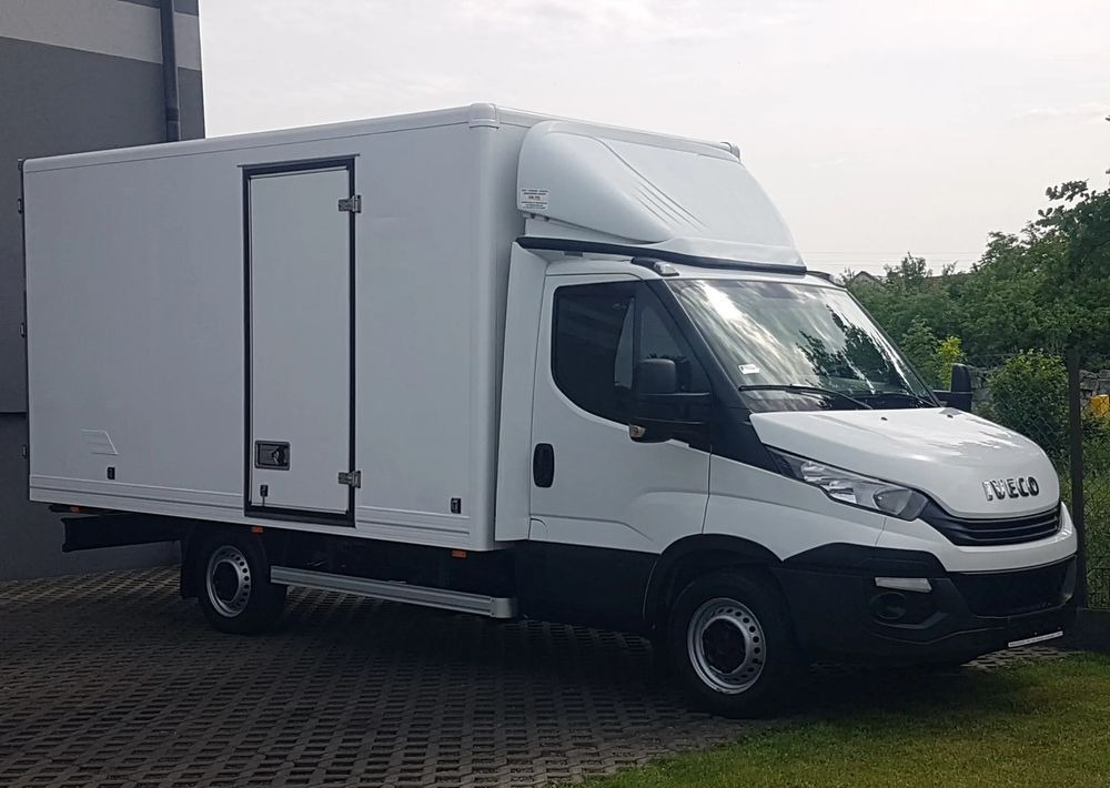 Iveco DAILY 3,0 KLIMA 8EP KONTENER 4,22x2,10x2,11 AC KRAJOWY DMC 3500 KG 35-150 - Лекотоварен автомобил фургон: снимка 1 Iveco DAILY 3,0 KLIMA 8EP KONTENER 4,22x2,10x2,11 AC KRAJOWY DMC 3500 KG 35-150 - Лекотоварен автомобил фургон: снимка 1