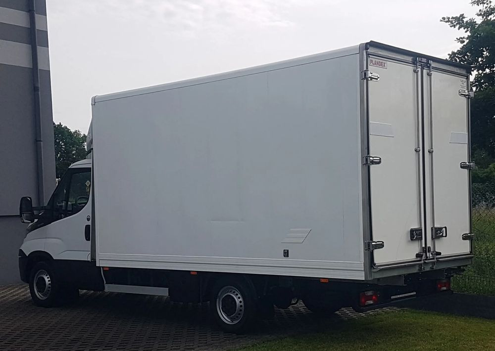 Iveco DAILY 3,0 KLIMA 8EP KONTENER 4,22x2,10x2,11 AC KRAJOWY DMC 3500 KG 35-150 - Лекотоварен автомобил фургон: снимка 3 Iveco DAILY 3,0 KLIMA 8EP KONTENER 4,22x2,10x2,11 AC KRAJOWY DMC 3500 KG 35-150 - Лекотоварен автомобил фургон: снимка 3