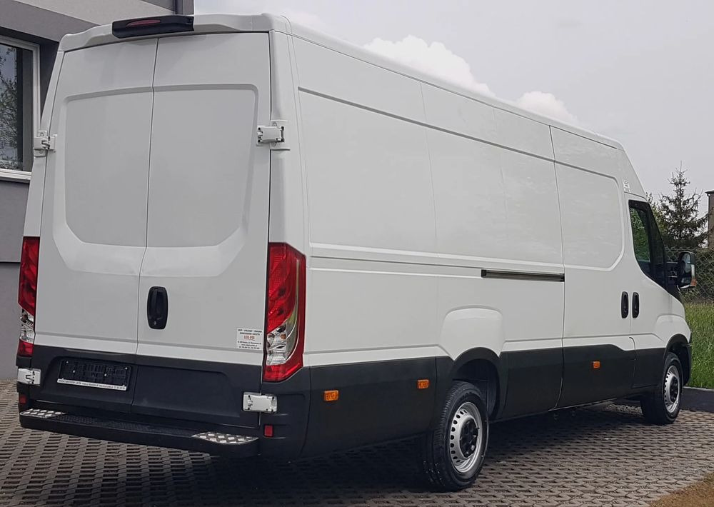 Iveco DAILY 35S15 3,0 MAXI DŁUGI WYSOKI KLIMATRONIK TEMPOMAT BLASZAK VAN - Товарен бус: снимка 4 Iveco DAILY 35S15 3,0 MAXI DŁUGI WYSOKI KLIMATRONIK TEMPOMAT BLASZAK VAN - Товарен бус: снимка 4