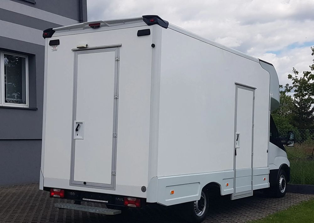 Iveco DAILY KONTENER NISKOPODŁOGOWY 4,43x2,23x2,42 SKLEP FOODTRUCK BAR KLIMA KONIOWÓZ KAMPER - Лекотоварен автомобил фургон: снимка 4 Iveco DAILY KONTENER NISKOPODŁOGOWY 4,43x2,23x2,42 SKLEP FOODTRUCK BAR KLIMA KONIOWÓZ KAMPER - Лекотоварен автомобил фургон: снимка 4