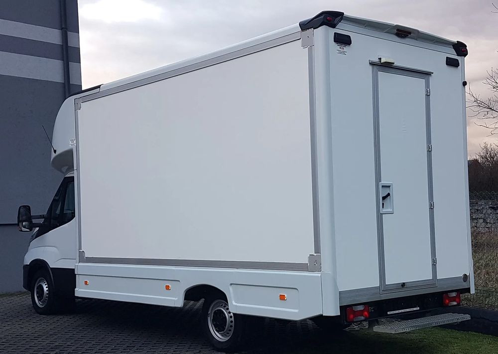 Iveco DAILY KONTENER NISKOPODŁOGOWY 4,43x2,23x2,42 SKLEP KAMPER KONIOWÓZ BAR KLIMA - Лекотоварен автомобил фургон: снимка 3 Iveco DAILY KONTENER NISKOPODŁOGOWY 4,43x2,23x2,42 SKLEP KAMPER KONIOWÓZ BAR KLIMA - Лекотоварен автомобил фургон: снимка 3