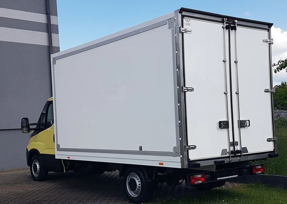 Iveco Daily 8EP KONTENER 4,14x2,21x2,20 KLIMA MANUAL KRAJOWY DMC 3500KG - Лекотоварен автомобил фургон: снимка 3 Iveco Daily 8EP KONTENER 4,14x2,21x2,20 KLIMA MANUAL KRAJOWY DMC 3500KG - Лекотоварен автомобил фургон: снимка 3