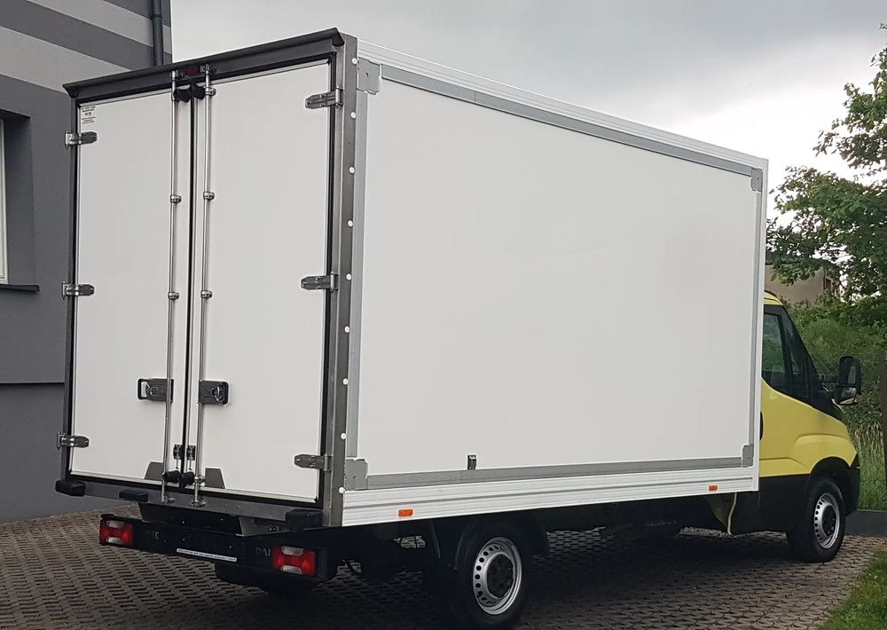 Iveco Daily 8EP KONTENER 4,14x2,21x2,20 KLIMA MANUAL KRAJOWY DMC 3500KG - Лекотоварен автомобил фургон: снимка 4 Iveco Daily 8EP KONTENER 4,14x2,21x2,20 KLIMA MANUAL KRAJOWY DMC 3500KG - Лекотоварен автомобил фургон: снимка 4
