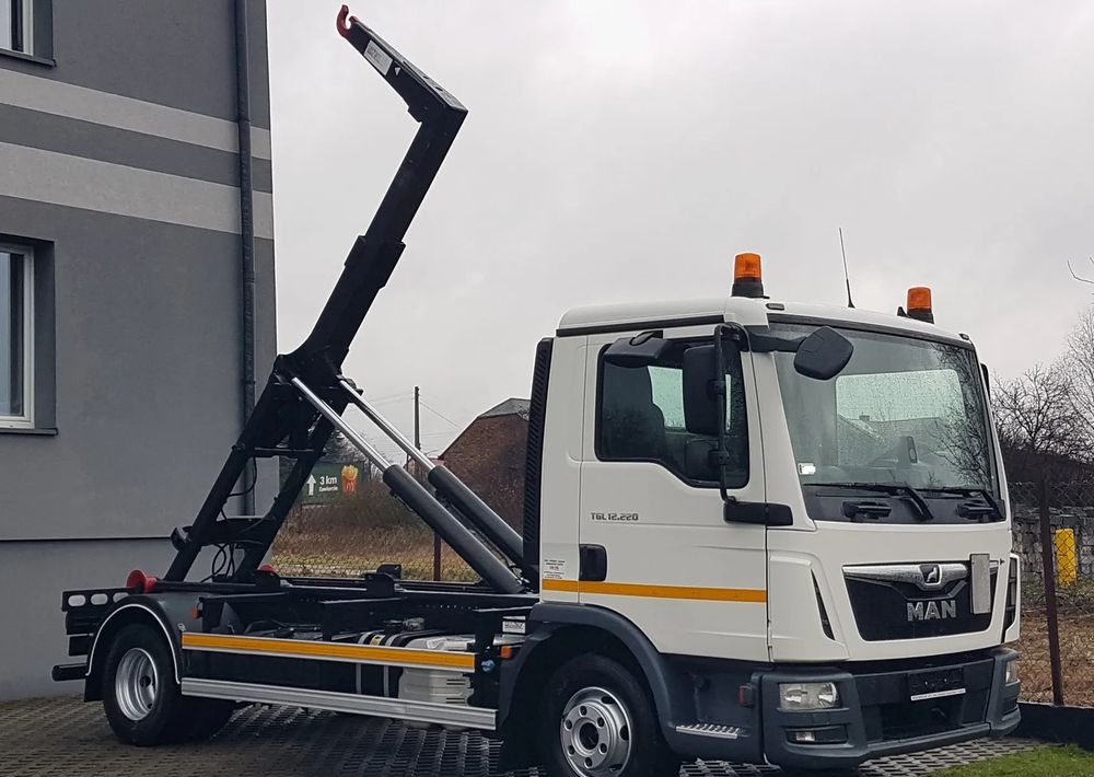 MAN TGL 12.220 HAKOWIEC 4x2 KLIMA DO KONTENERÓW MANUAL - Мултилифт с кука камион: снимка 1 MAN TGL 12.220 HAKOWIEC 4x2 KLIMA DO KONTENERÓW MANUAL - Мултилифт с кука камион: снимка 1