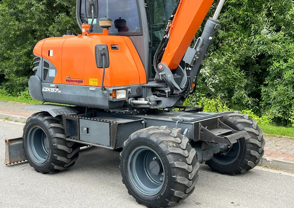 Doosan DOOSAN DX57W *ROTOTILT* 2200 Motogodzin * Jak Nowa * Sprowadzona * Stan Perfekcyjny - Колесен багер: снимка 5 Doosan DOOSAN DX57W *ROTOTILT* 2200 Motogodzin * Jak Nowa * Sprowadzona * Stan Perfekcyjny - Колесен багер: снимка 5