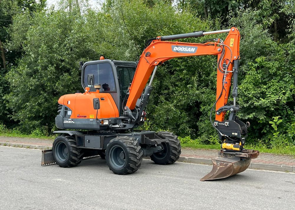 Doosan DOOSAN DX57W *ROTOTILT* 2200 Motogodzin * Jak Nowa * Sprowadzona * Stan Perfekcyjny - Колесен багер: снимка 2 Doosan DOOSAN DX57W *ROTOTILT* 2200 Motogodzin * Jak Nowa * Sprowadzona * Stan Perfekcyjny - Колесен багер: снимка 2