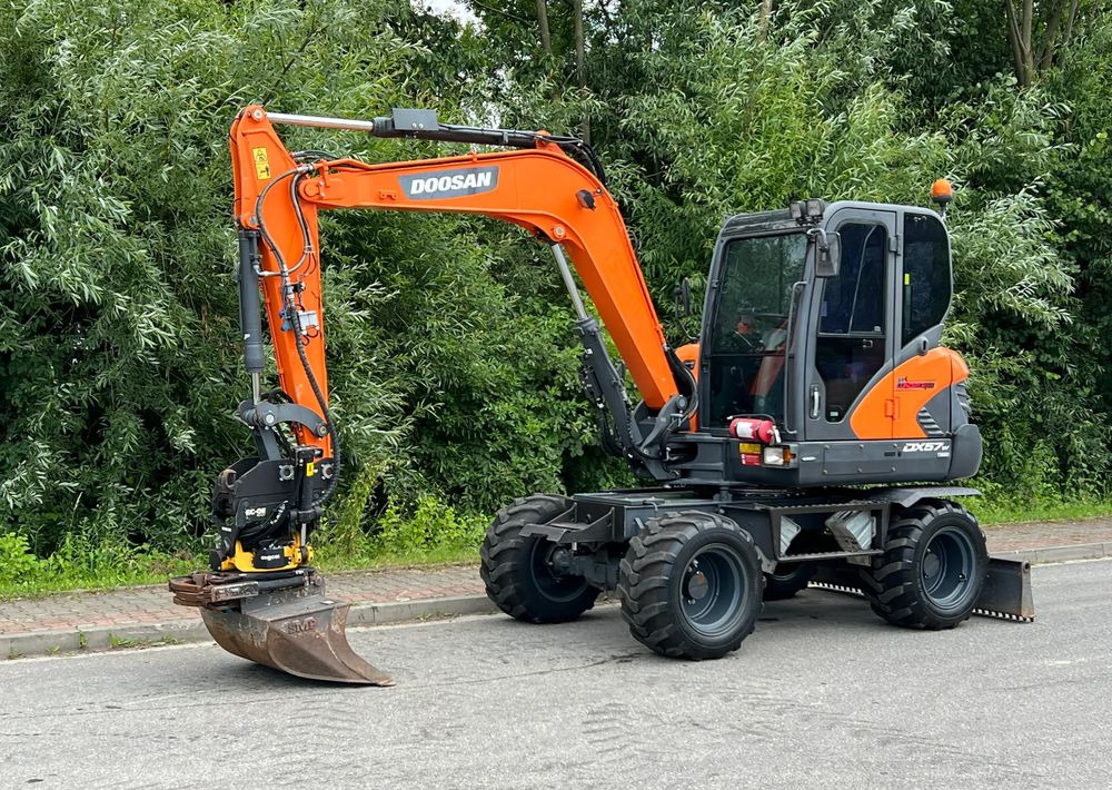 Doosan DOOSAN DX57W *ROTOTILT* 2200 Motogodzin * Jak Nowa * Sprowadzona * Stan Perfekcyjny - Колесен багер: снимка 1 Doosan DOOSAN DX57W *ROTOTILT* 2200 Motogodzin * Jak Nowa * Sprowadzona * Stan Perfekcyjny - Колесен багер: снимка 1