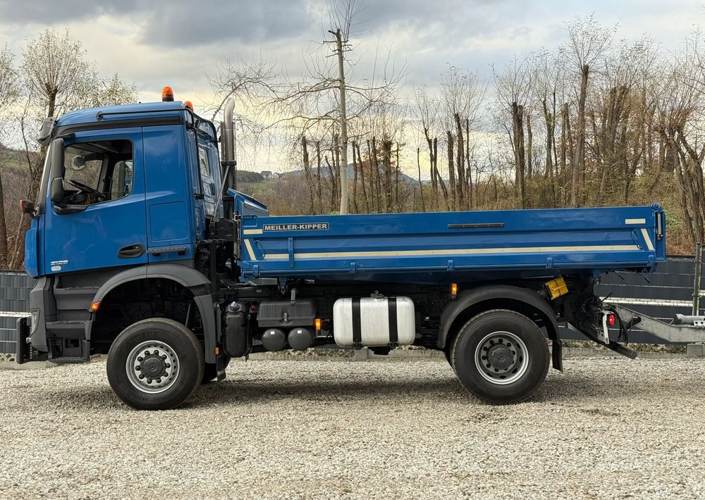 Самосвал камион Mercedes-Benz * Arocs * 4X4 * JAK NOWY * Wywrotka Kiper Meiller+ Przyczepa * Zestaw Sprowadzony * 80.700 km Oryginalnie * Mercedes: снимка 13 Самосвал камион Mercedes-Benz * Arocs * 4X4 * JAK NOWY * Wywrotka Kiper Meiller+ Przyczepa * Zestaw Sprowadzony * 80.700 km Oryginalnie * Mercedes: снимка 13